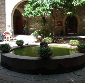 Patio del Museo Frederic Mar�s - Barcelona